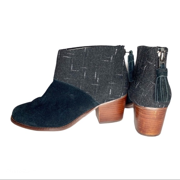 Toms Shoes - Toms Suede Ankle Boots size 6